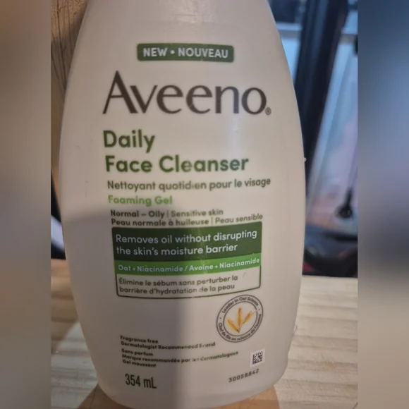 Aveeno Foaming Gel Daily Face Cleanser. Normal-oily/sensitive Skin. 354ml - Picture 3 of 7